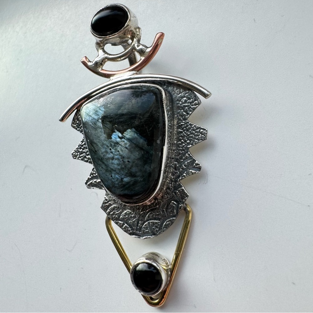 Intricate Labradorite Pendant - Picture 4 of 8
